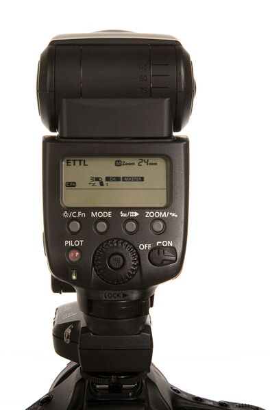 File:Speedlite on MiniTT1.jpg