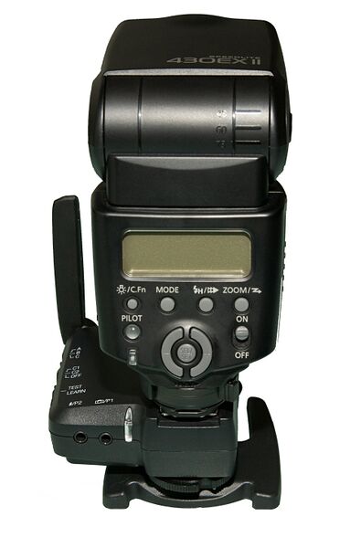 File:Speedlite on FlexTT5.jpg